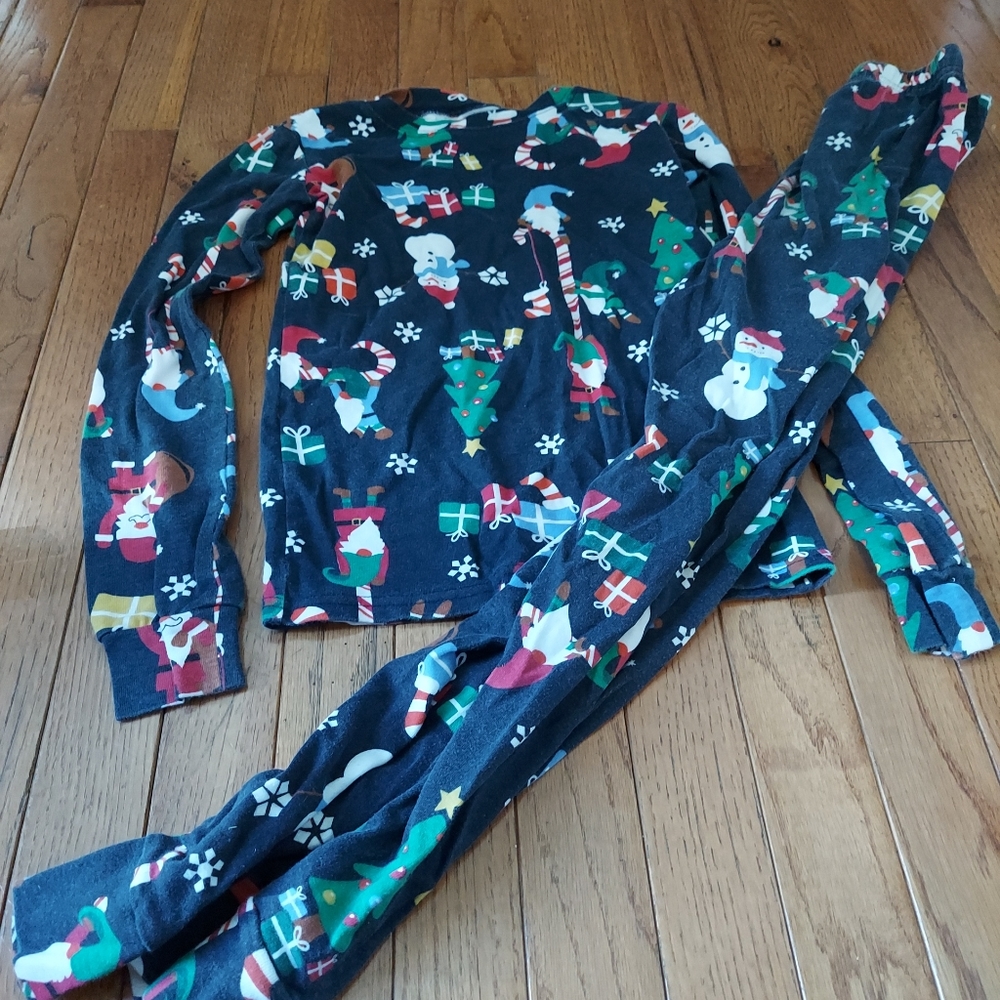 childrens place Christmas Pajama set boys 12. Signs of wash and wear